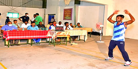 ஒருமணி நேரத்தில் 4,483 முறை மோஸ்ட் ஜம்பிங் ஜாக் செய்து உலக சாதனை படைத்த இளைஞர்