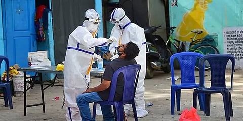 தமிழகத்தில் 2,500க்கும் கீழ் குறைந்த கொரோனா - 55 பேர் உயிரிழப்பு