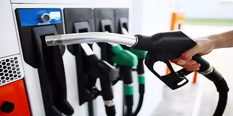 வாகன உற்பத்தி துறைக்கு 'பிரேக்' போடும் பெட்ரோல், டீசல் விலை