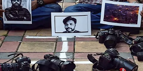 புகைப்படச் செய்தியாளர் தனிஷ் சித்திகி மரணத்தை 'கொண்டாடும்' மோசமான போக்கு - பின்புலம் என்ன?