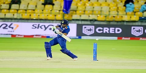 அதிவேகமாக 6 ஆயிரம் ரன்கள்: ஷிகர் தவான் சாதனை