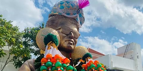 நடிகர் விஜய்க்கு சிலை வைத்த ரசிகர்கள்