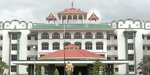 ஆட்டோ, கார்களில் விதிகள் பின்பற்றப்படுகிறதா? - கண்காணிக்க நீதிமன்றம் உத்தரவு