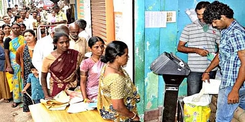 புதுச்சேரி: அனைத்து குடும்ப அட்டைதாரர்களுக்கும் அரிசி, சமையல் எண்ணெய் இலவசம்