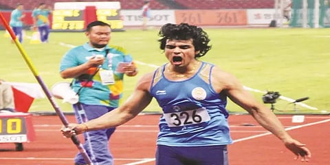 இந்தியாவின் தங்க மகன் நீரஜ் சோப்ரா: ஒலிம்பிக் தடகளத்தில் முதல் தங்கம் வென்று சாதனை