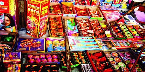 தீபாவளிக்கு சாலையோர பட்டாசுக் கடைகளுக்கு அனுமதியில்லை - மதுரை காவல் ஆணையர் உத்தரவு