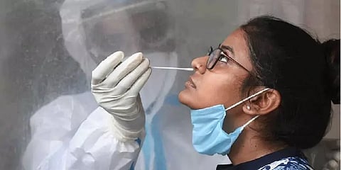'2 டோஸ் தடுப்பூசி போட்டிருந்தால் RTPCR நெகட்டிவ் சான்று கேட்கவேண்டாம்' - மத்திய அரசு