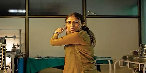 நெற்றிக்கண்- திரைப்பார்வை: லாஜிக் மீறலை சகித்துக்கொண்டால் லேடி சூப்பர் ஸ்டாரை ரசிக்கலாம்!