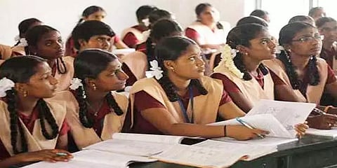 எந்தெந்த வகுப்புகளுக்கு எத்தனை சதவீத பாடத்திட்டங்கள் குறைப்பு?