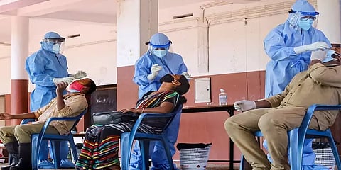 'கொரோனா மூன்றாவது அலை அக்டோபரில் உச்சம் பெறலாம்' - நிபுணர்குழு எச்சரிக்கை