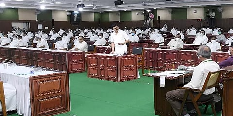 பெட்ரோல் விலை: சட்டப்பேரவையில் காரசார விவாதம்