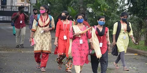 பொறியியல் படிக்க மாணவர்கள் ஆர்வம்: கடந்தாண்டை விட 13 ஆயிரம் கூடுதல் விண்ணப்பங்கள்