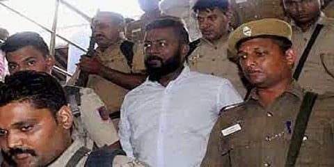 தேர்தல் ஆணையத்துக்கே லஞ்சம்? ரூ.200 கோடி  மோசடி புகார்- சுகேஷ் சந்திரசேகரின் பகீர் பின்னணி