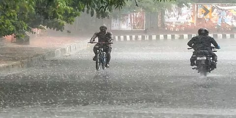 தமிழகத்தில் 3 நாட்களுக்கு மிதமான மழைக்கு வாய்ப்பு - வானிலை ஆய்வு மையம் தகவல்
