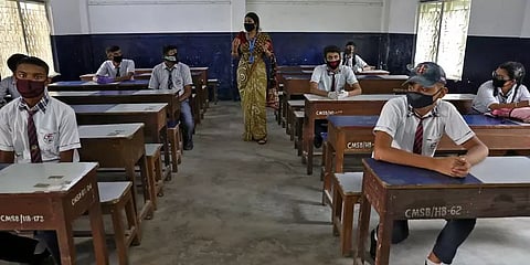 விரைவுச் செய்திகள்: பள்ளி, கல்லூரிகள் திறப்பு | 30 லட்சம் வாட்ஸ் அப் கணக்குகள் நீக்கம்