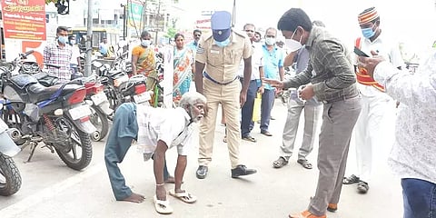 மாற்றுத்திறனாளியின் 10ஆண்டு கால கோரிக்கையை 10 நிமிடத்தில் நிறைவேற்றிய விழுப்புரம் ஆட்சியர்