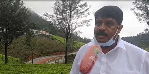 “பங்களா உள்ளேயிருக்கும் யாராவதுதான் மின்சாரத்தை துண்டித்திருப்பர்”- ஜெ. ஓட்டுநர் பேட்டி