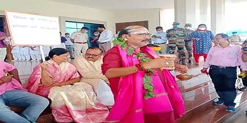 “கோயிலில் பக்தர்களை அனுமதியுங்கள்” - சட்டப்பேரவை முன் பாஜக எம்எல்ஏக்கள் போராட்டம்