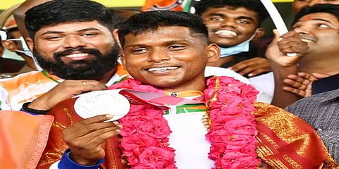 சொந்த கிராமத்திற்கு திரும்பினார் மாரியப்பன் தங்கவேலு.. உற்சாக வரவேற்பு அளித்த ஊர் மக்கள்!