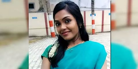 பாஜக நிர்வாகி ஜெயலட்சுமி கந்துவட்டி கேட்டு மிரட்டுவதாக புகார்
