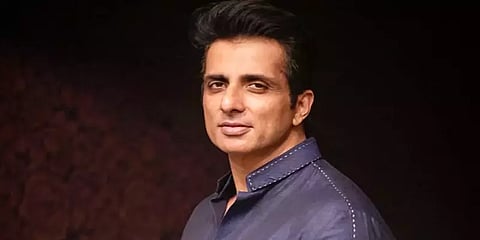 சோனு சூட் மீதான ஐடி ரெய்டு ஏன்... நெட்டிசன்கள், அரசியல்வாதிகள் ரியாக்ஷன் என்ன?!