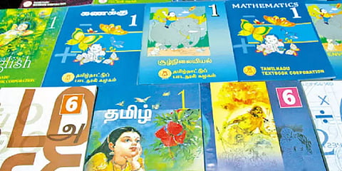பாடப்புத்தகத்தில் குழந்தைகளுக்கான உதவி எண்கள்: பள்ளிக்கல்வித்துறை பதிலளிக்க உத்தரவு