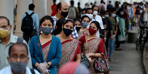 தடுப்பூசி செலுத்தியோரை மட்டுமே உணவகங்களில் அனுமதித்திடுக -  குஜராத் ஹோட்டல்கள் சங்கம்
