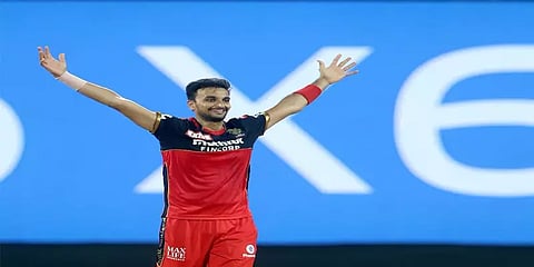 ஐபிஎல் 2021:  23 விக்கெட்டுகளை வீழ்த்தி அசத்திய ஹர்ஷல் பட்டேல்