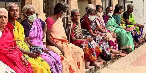 உலக சுற்றுலா தினம்: ஆதரவற்றோர் இல்லத்தினரை சுற்றுலா அழைத்துச்சென்ற நெல்லை தன்னார்வலர் குழு