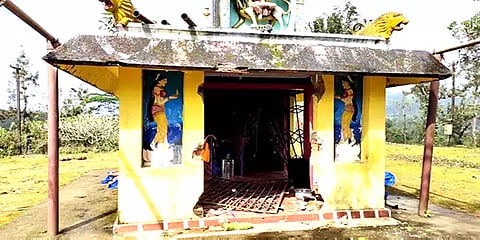நீலகிரி: மீண்டும் கோயிலை சேதப்படுத்திய காட்டு யானைகள் கூட்டம்