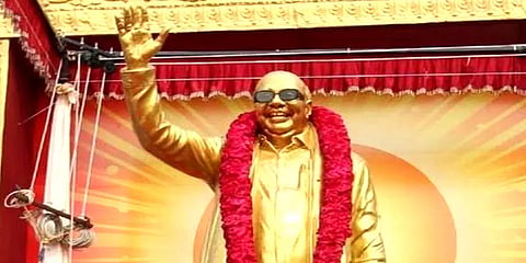 கருணாநிதி சிலை வழக்கு: சட்டத்திற்கு உட்பட்டு நடவடிக்கை எடுக்க நீதிமன்றம் உத்தரவு