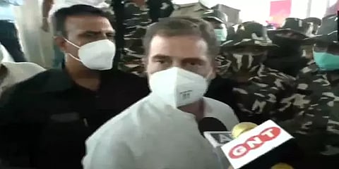 லக்னோ விமான நிலையத்தில் ராகுல் காந்தி தர்ணா