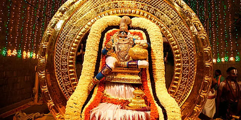 கொடியேற்றத்துடன் தொடங்கியது திருப்பதி ஏழுமலையான் கோயில் பிரமோற்சவ விழா