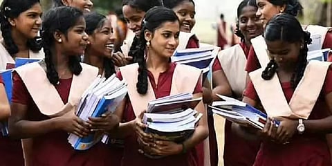 அக்டோபர் 16 சனிக்கிழமை பள்ளிகளுக்கு விடுமுறை - தமிழக அரசு அறிவிப்பு