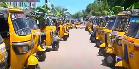 மதுரை:  மாட்டுதாவணியில் ஆயுத பூஜையை வெகு விமர்சையாகக் கொண்டாடிய ஆட்டோ ஓட்டுநர்கள்