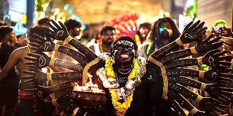குலசேகரபட்டினம் தசரா திருவிழா: பக்தர்கள் இன்றி நள்ளிரவில் நடைபெற்ற சூரசம்ஹாரம்