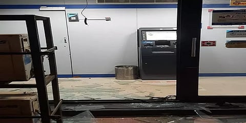 சென்னை: மது போதையில் ஏடிஎம் மையத்தின் கண்ணாடி கதவை உடைத்த வாலிபர் கைது 
