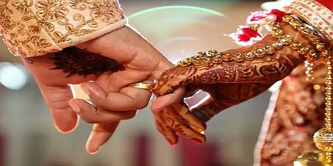“ஆண் -பெண் இடையே நடப்பதுதான் திருமணம்” - தன்பாலின திருமண வழக்கில் மத்தியஅரசு பதில்