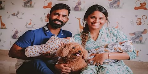 ”மூவர் ஐவரானோம்”: இரட்டை ஆண் குழந்தை பிறந்த உற்சாகத்தில் தினேஷ் கார்த்திக்-தீபிகா பல்லிகல்