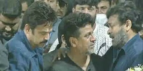 புனித் ராஜ்குமார் உடலுக்கு நேரில் அஞ்சலி செலுத்திய சினிமா பிரபலங்கள்!