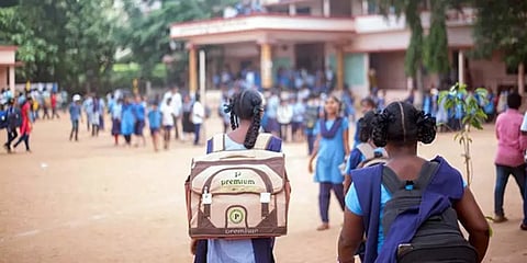 19 மாதங்களுக்குப் பிறகு வகுப்பறைக் கற்றலில் மாணவர்கள்; வரவேற்க தயாரான பள்ளிக்கூடங்கள்