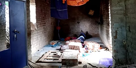 காஞ்சிபுரம்: கட்டிய 5 ஆண்டுகளில் இடிந்து விழுந்த இருளர் குடியிருப்பு -  8 வயது சிறுமி பலி