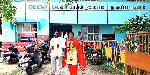 நாகை: மணக்கோலத்தில் பாதுகாப்பு கேட்டு காவல் நிலையத்தில் தஞ்சமடைந்த காதல் ஜோடி
