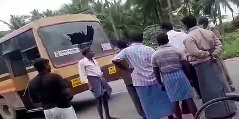 வேலூர்: 10.5% இடஒதுக்கீடு ரத்துக்கு எதிரான போராட்டம்..  அரசு பேருந்து கண்ணாடி உடைப்பு