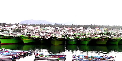சூறாவளி எச்சரிக்கை: கடலுக்குச் செல்லாத கன்னியாகுமரி மாவட்ட மீனவர்கள்