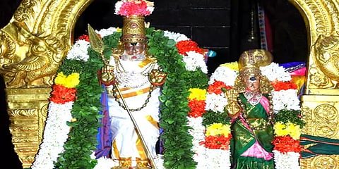 திருப்பரங்குன்றம் சுப்ரமணிய சுவாமி கோயிலில் கொடியேற்றத்துடன் தொடங்கிய  தீபத் திருவிழா
