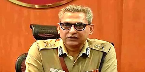 கடற்கரை பகுதியில் ஆபத்தை உணராமல் செல்ஃபி எடுக்காதீர்கள்: காவல் ஆணையர் வேண்டுகோள்