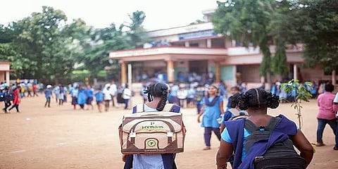“கொரோனா ஊரடங்கிற்கு பின் பள்ளி செல்லும் ஆர்வம் குறைந்திருக்கிறது” - நீதிமன்றம் கவலை