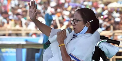 பாஜகவின் இன்னல்களை எதிர்த்து அயராது போராடிய விவசாயிகளுக்கு வாழ்த்துகள் - மம்தா பானர்ஜி