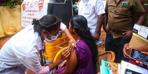 தமிழகத்தில் 50,000 இடங்களில் தொடங்கியது மெகா தடுப்பூசி முகாம்